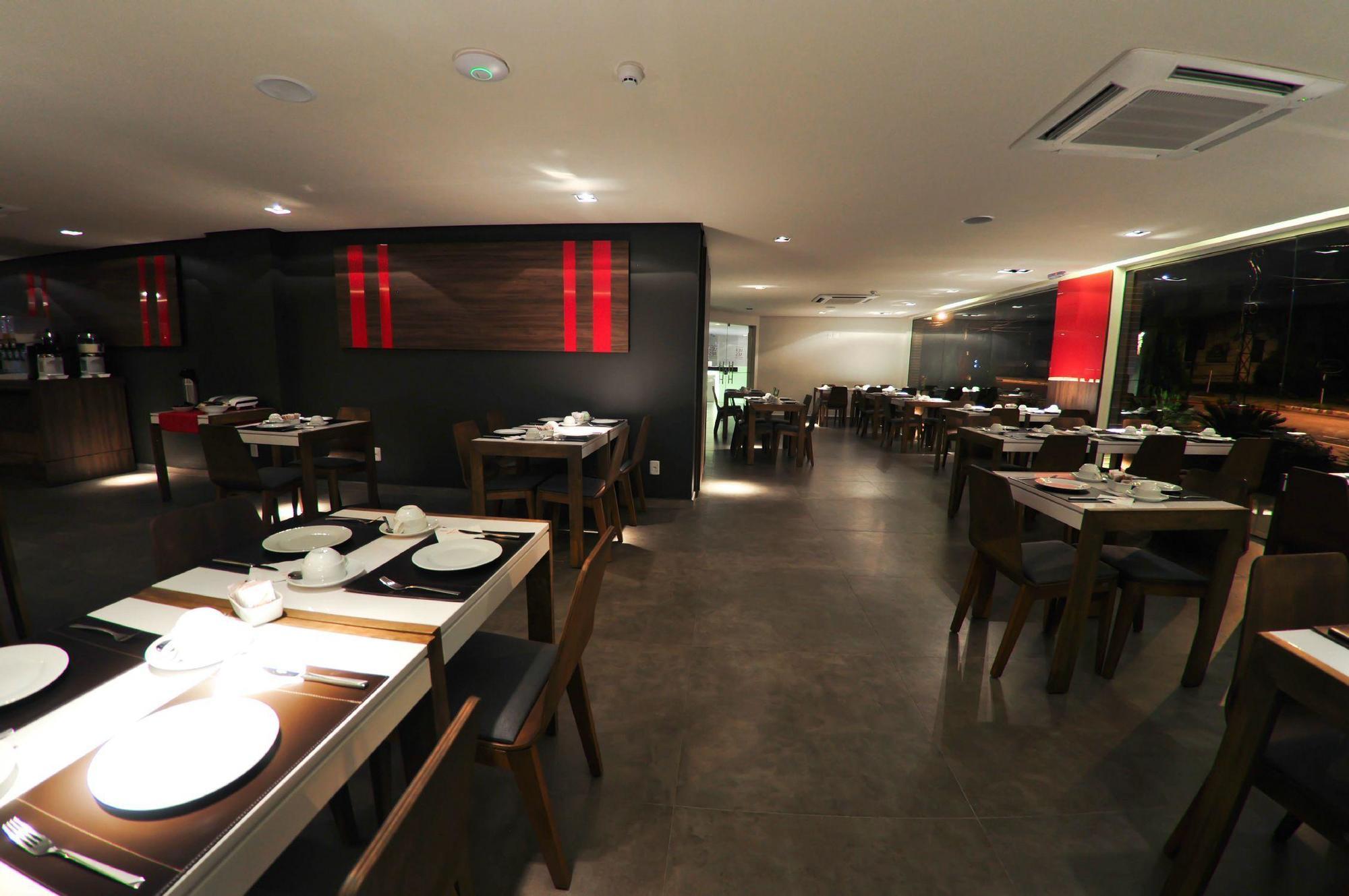 Hotel Laghetto Stilo Centro 그라마도 외부 사진 Interior of a restaurant in Kuala Lumpur, Malaysia